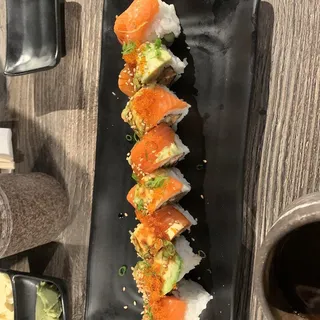 8 Piece Salmon Lover Roll