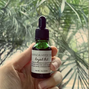 The client cult favorite available at www.amandahydeskin.com