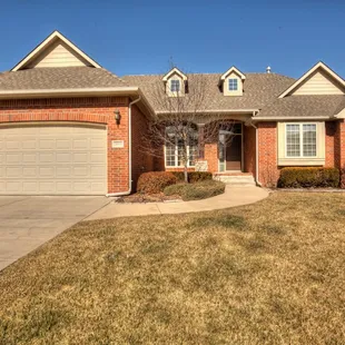 Beautiful Home in Reeds Cove!! Amazing upscale neighborhood!!! Custom Features throughout Property.