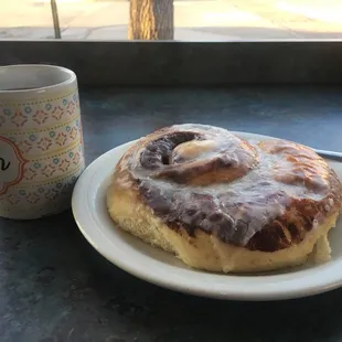 Cinnamon roll w/ coffee