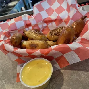 Cheddar Cheese Pretzel Bites