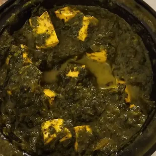 Watery, oily and unspiced &quot;hot&quot; saag paneer.