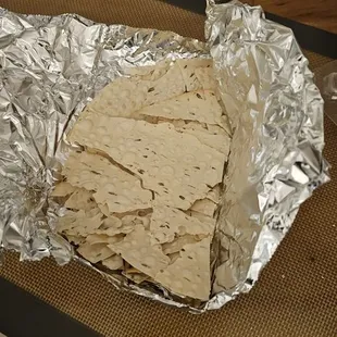 Single piece of (crushed) papadum. No sauces.