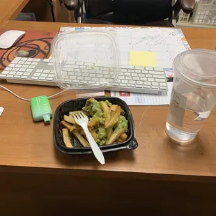 Asada fries w/guacamole