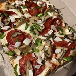 Small Deluxe Deep Dish Pizza