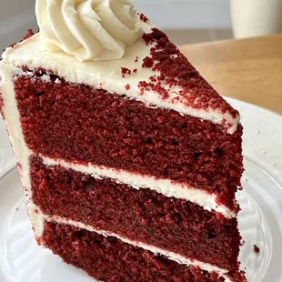 ﾟ*:｡ﾟ Save room for #RedVelvet-yyy goodness! ﾟ*:｡ﾟ(*‿*) Highly recommend @ #AmarettiDesserts #supportlocal