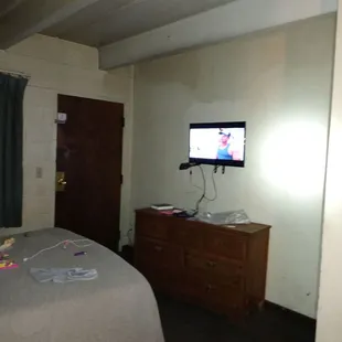 Yup this room had no light look at the nicotine on the walls