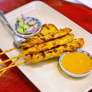 chicken skewers with dipping sauce