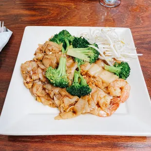Shrimp pad see ewe.