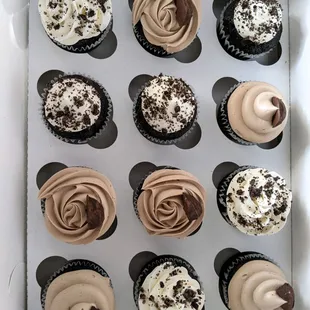 Chocolate Cupcake / Chocolate Buttercream Chocolate Cupcake / Cookies &amp; Cream