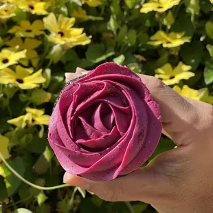Amarith Bakehouse flower rose cupcake