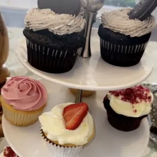 The cupcakes were so good! Super moist and the frosting was perfect!!! very happy I will be ordering from here again.