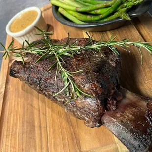 Tender beef rib with fresh asparagus, great for lunch!