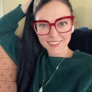 Nikki H.