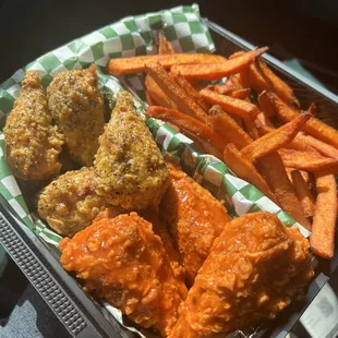 Lemon Pepper &amp; Buffalo wings with sweet potato fries - 10/10