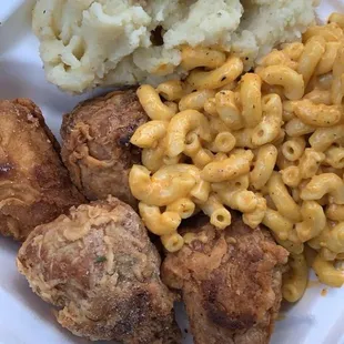 Fried vegan Chicken wings with vegan mac and cheese and mashed potatoes