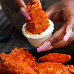 food, chicken wings and fried chicken