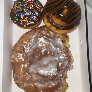 Cinnamon Roll, Donuts