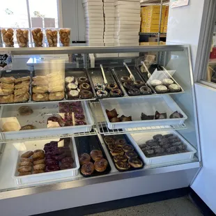 a display case full of doughnuts