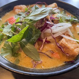 N8. Seafood Laksa Noodle N8.