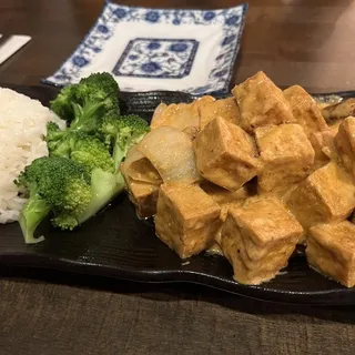 Thai Massaman Rice w/ Tofu