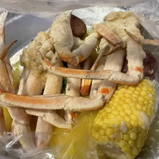 Snow Crab Legs, Potatoes (3) and Corn on the cob (1)