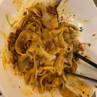 Hot Oil Beef Wide Noodles Mixed