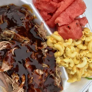 Pulled pork platter - It comes w/ 2 sides