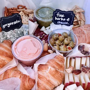 Amazing Graze (Mini) Box
Serves 4-6 Adults