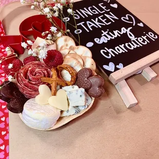 Valentine's Day Solo Graze
Minimum Order: 1/2 Dozen