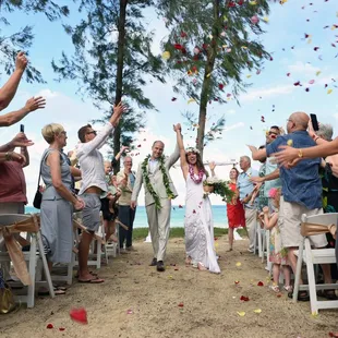 Amazing Hawaii Weddings at Waimanalo Beach Cottages
