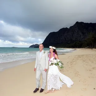 Amazing Hawaii Weddings at Waimanalo Beach Cottages