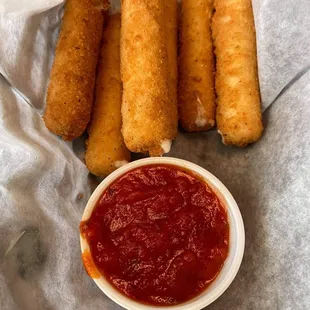 Yes, that cheese pull was on point! Sooooo good and fresh marinara.