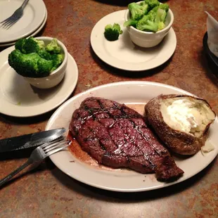 14 ounce ribeye.. delicious..
