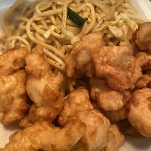 Lunch plate:house chicken(sauce on side) with chow mein