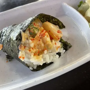 Spicy chopped scallop hand roll