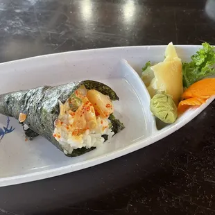 Spicy chopped scallop hand roll