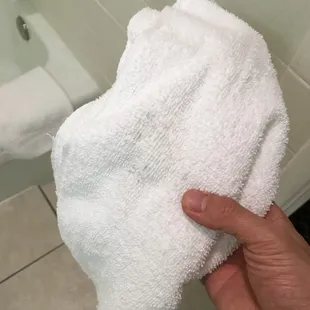 Dirty towels, not even bathe my night. Quilt smells used for a long time. Rooms taste strange. If you do not mind to come