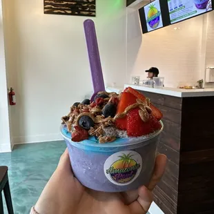 How colorful and aesthetic is this combo!! "Pure coconut blue paradise" has spirulina in it, so many benefits!! And the ube :)