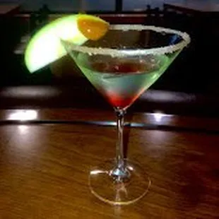  martini with a lime slice on the rim