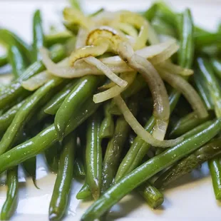 Sautés green beans
