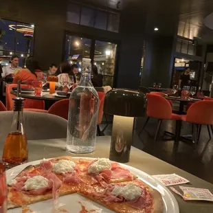 Burratina e Prosciutto Pizza