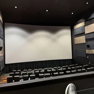 40 mins - no movie started. No one told us until we left that ALL of their movies were down for the day.