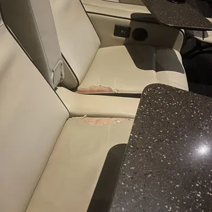 Could not seat in my seat :(