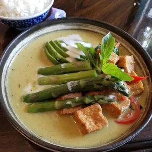 Avacado green curry with tofu