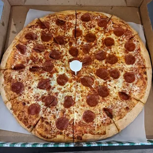 IL Gigante Pepperoni Pizza