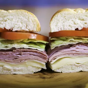 Italian Cold Cut Submarine
(Ham, Salami, Mortadella, Provolone Cheese, Lettuce, Tomatoes, and Italian Vinaigrette)