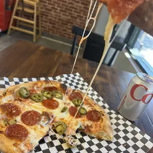 Personal size pizza with pepperoni and jalapeño 03.09.22