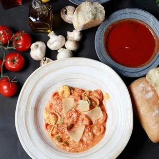 Tortellini in creamy pink sauce