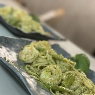 Linguini shrimp Ala pesto